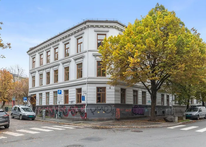 Central & Modern 2Br Apt, 4Min Subway To Oslo City