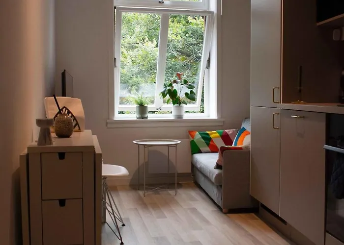 Central & Modern 2Br Apt, 4Min Subway To Oslo City