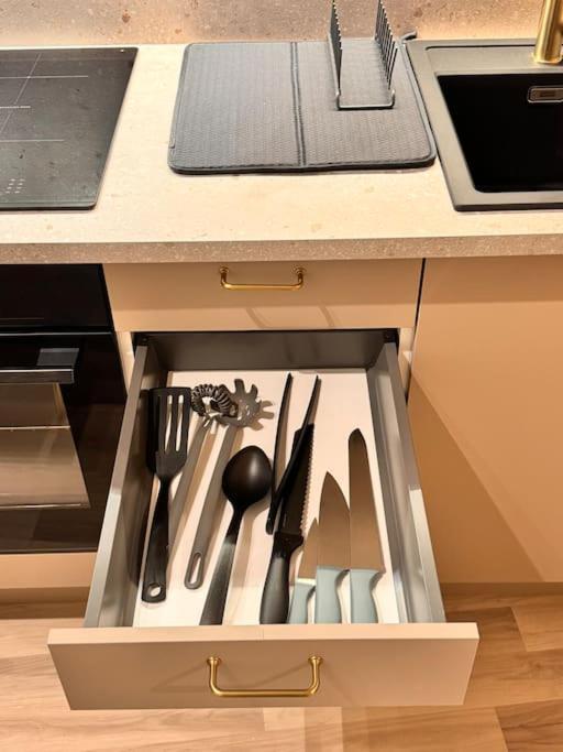 & Modern 2br Apt, 4min Subway To Oslo
