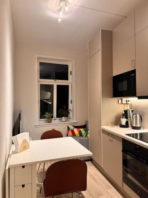 Apartment & Modern 2br Apt, 4min Subway To *