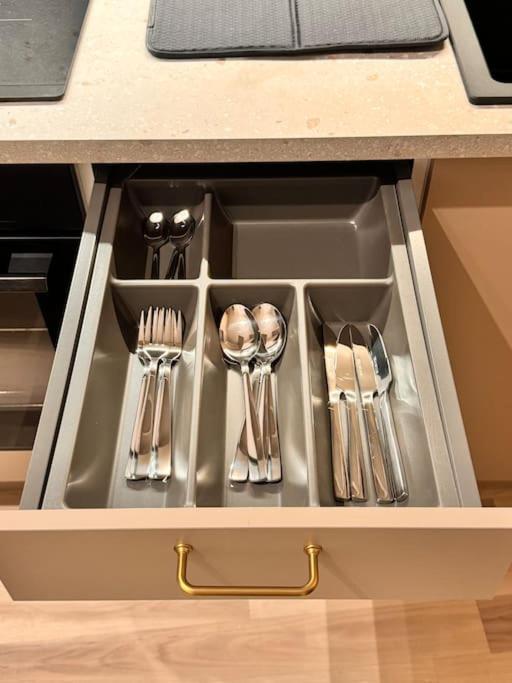 & Modern 2br Apt, 4min Subway To Apartment Oslo