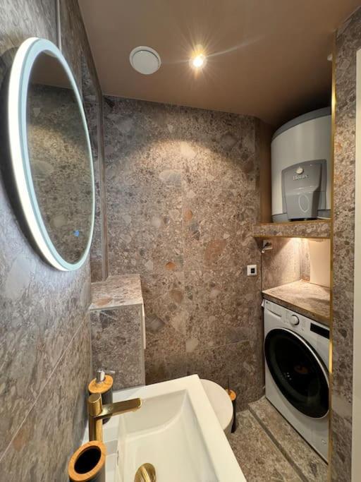 Apartment & Modern 2br Apt, 4min Subway To