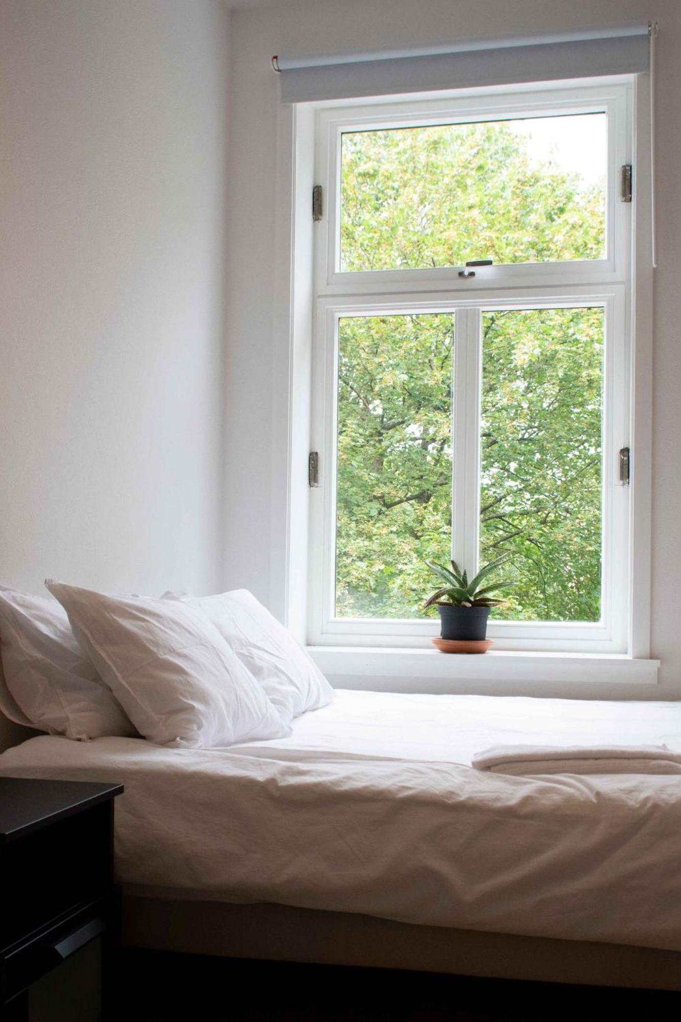 & Modern 2br Apt, 4min Subway To *
